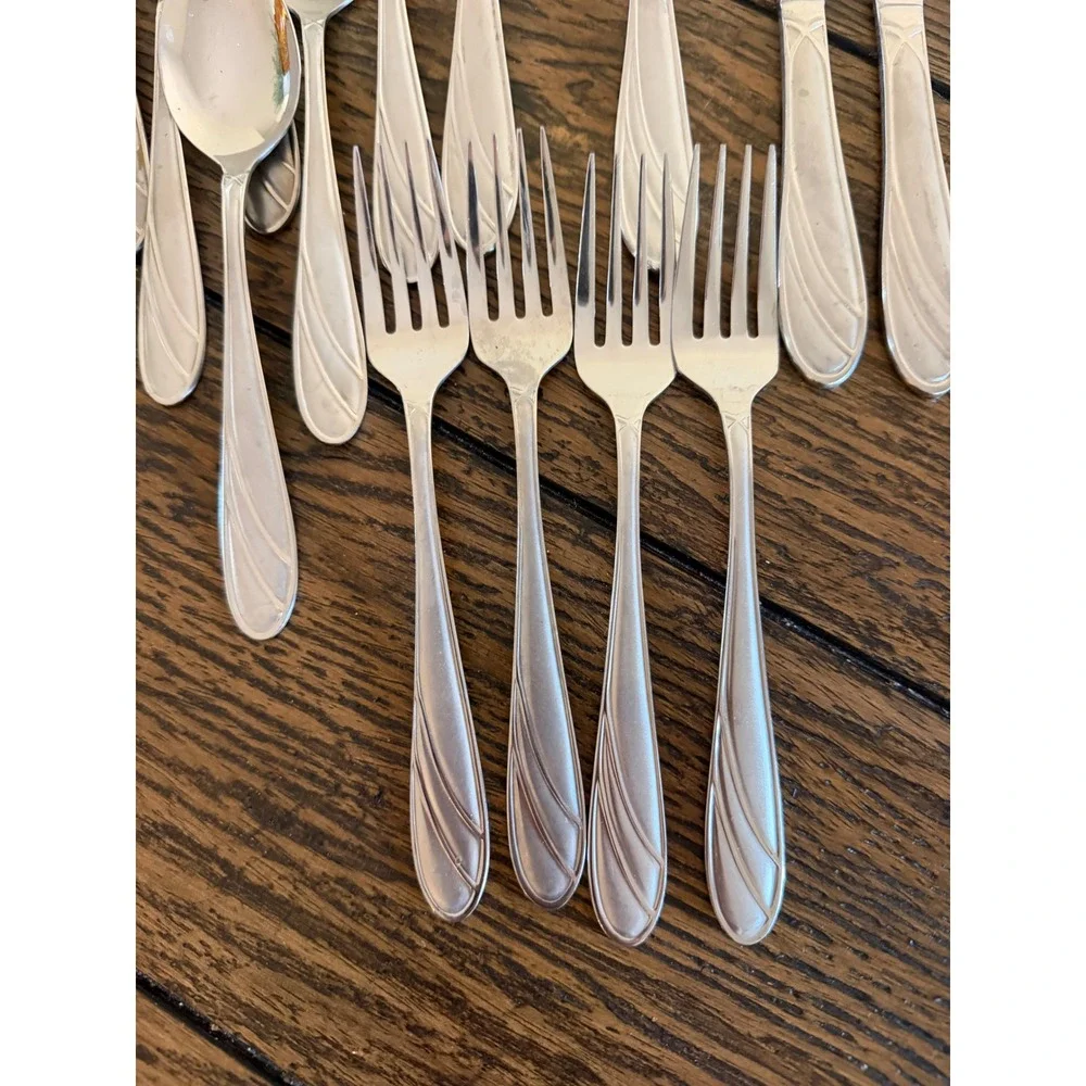 Cambridge Silversmiths Stainless Flatware Set 16pc Swirl Pattern Slotted Spoon